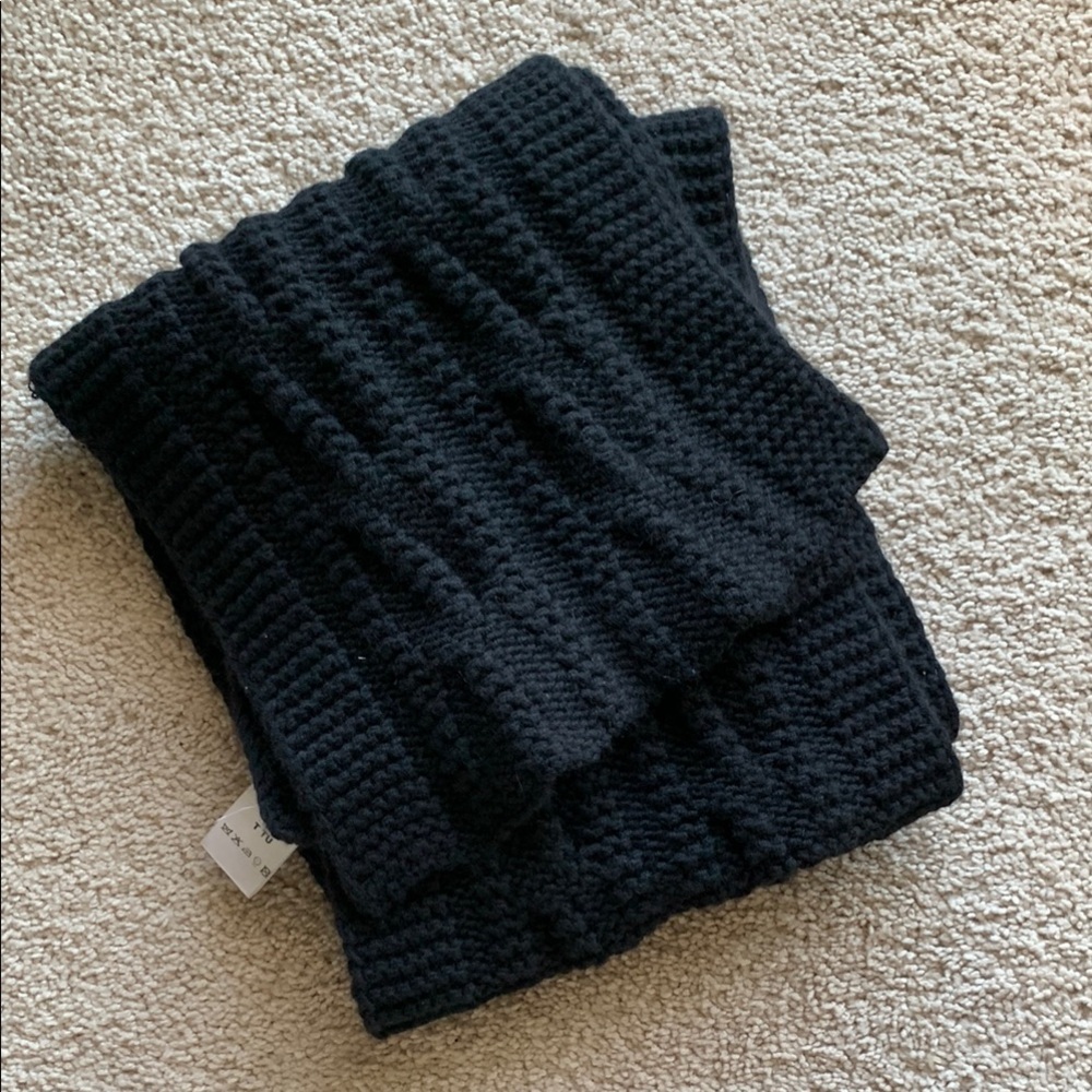Chloe Black Knit Scarf